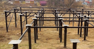 Свайный фундамент под ключ цена с установкой в Лесозаводске от 526 рублей/м2| установка свайного фундамента под дом под ключ недорого